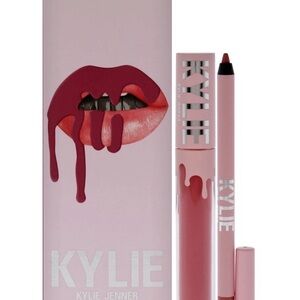 Kylie Cosmetics matte liquid lipstick and lip line